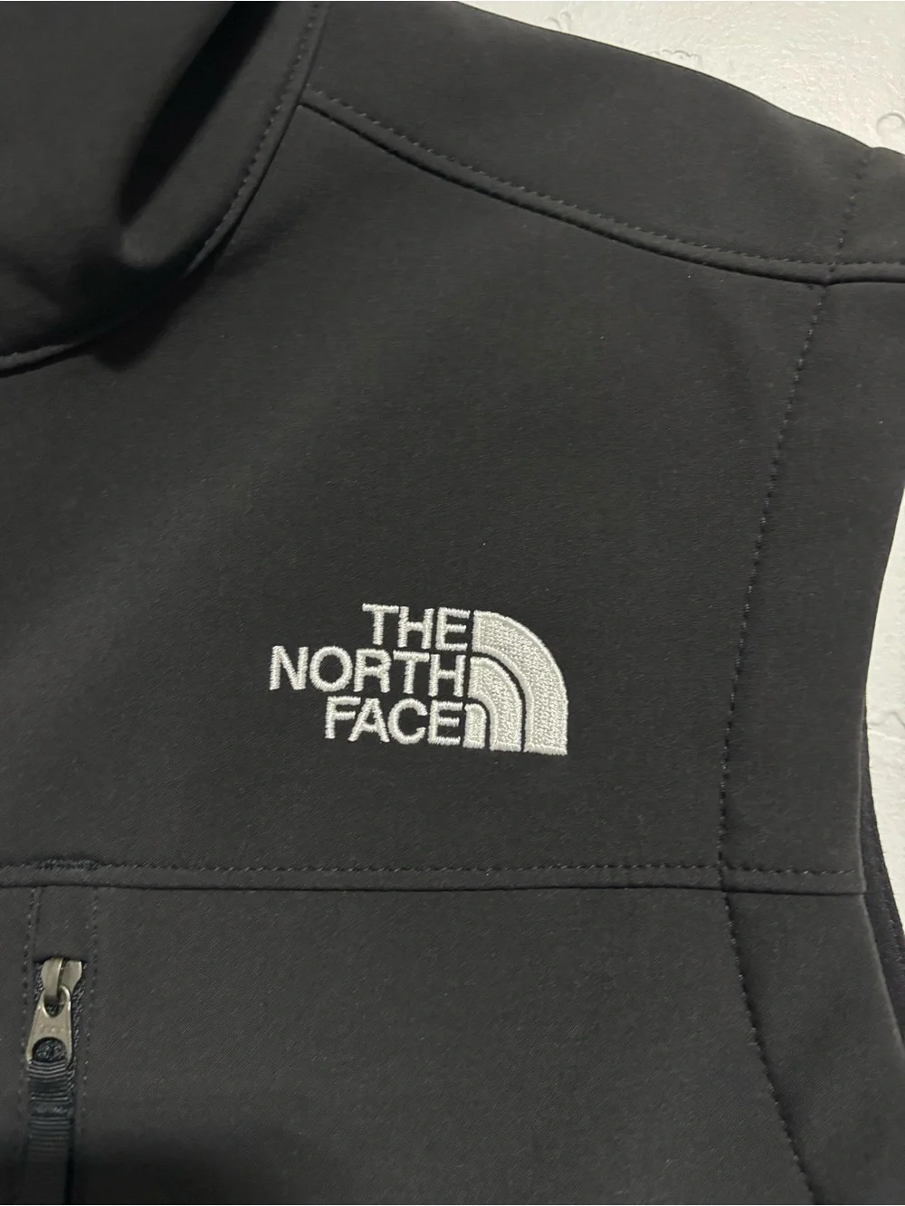 The North Face Black Softshell Vest Jacket Men's Medium Full Zip Winter Fall